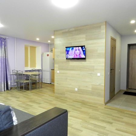 3-Room Apartment Near Inturist On Sobornyi Avenue 156, By Grandhome Zaporizhia Exteriér fotografie