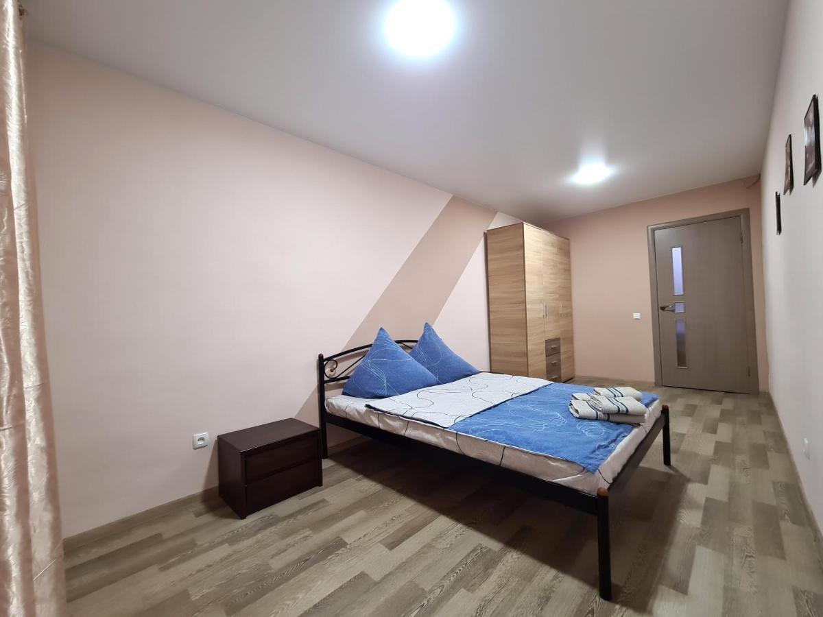 3-Room Apartment Near Inturist On Sobornyi Avenue 156, By Grandhome Zaporizhia Exteriér fotografie