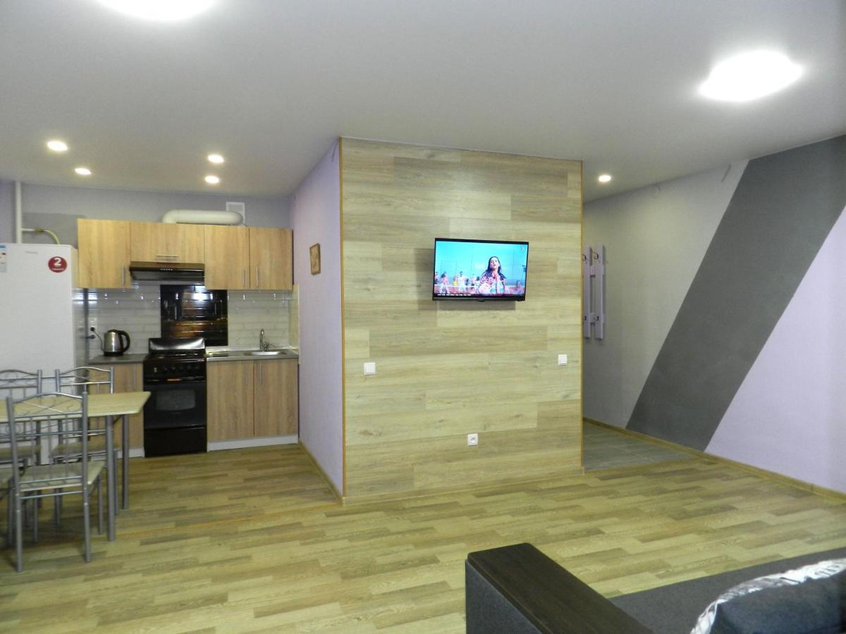 3-Room Apartment Near Inturist On Sobornyi Avenue 156, By Grandhome Zaporizhia Exteriér fotografie