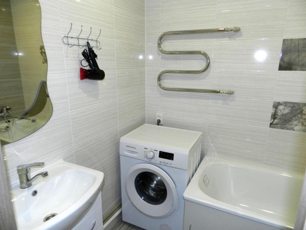 3-Room Apartment Near Inturist On Sobornyi Avenue 156, By Grandhome Zaporizhia Exteriér fotografie