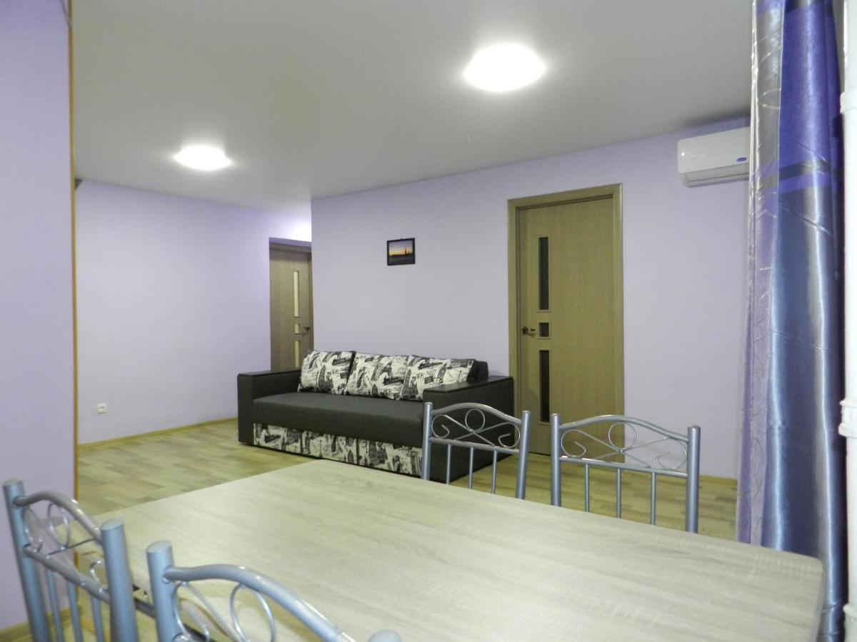 3-Room Apartment Near Inturist On Sobornyi Avenue 156, By Grandhome Zaporizhia Exteriér fotografie