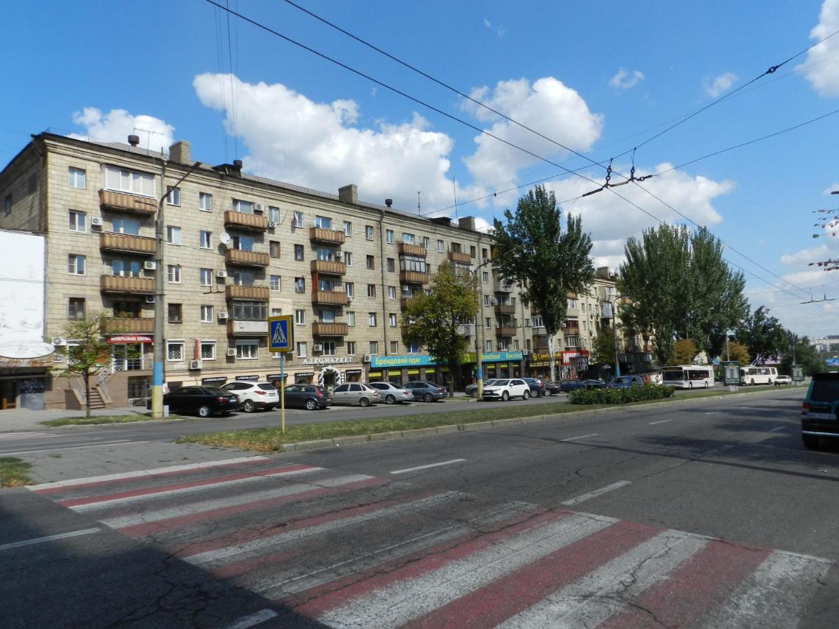 3-Room Apartment Near Inturist On Sobornyi Avenue 156, By Grandhome Zaporizhia Exteriér fotografie
