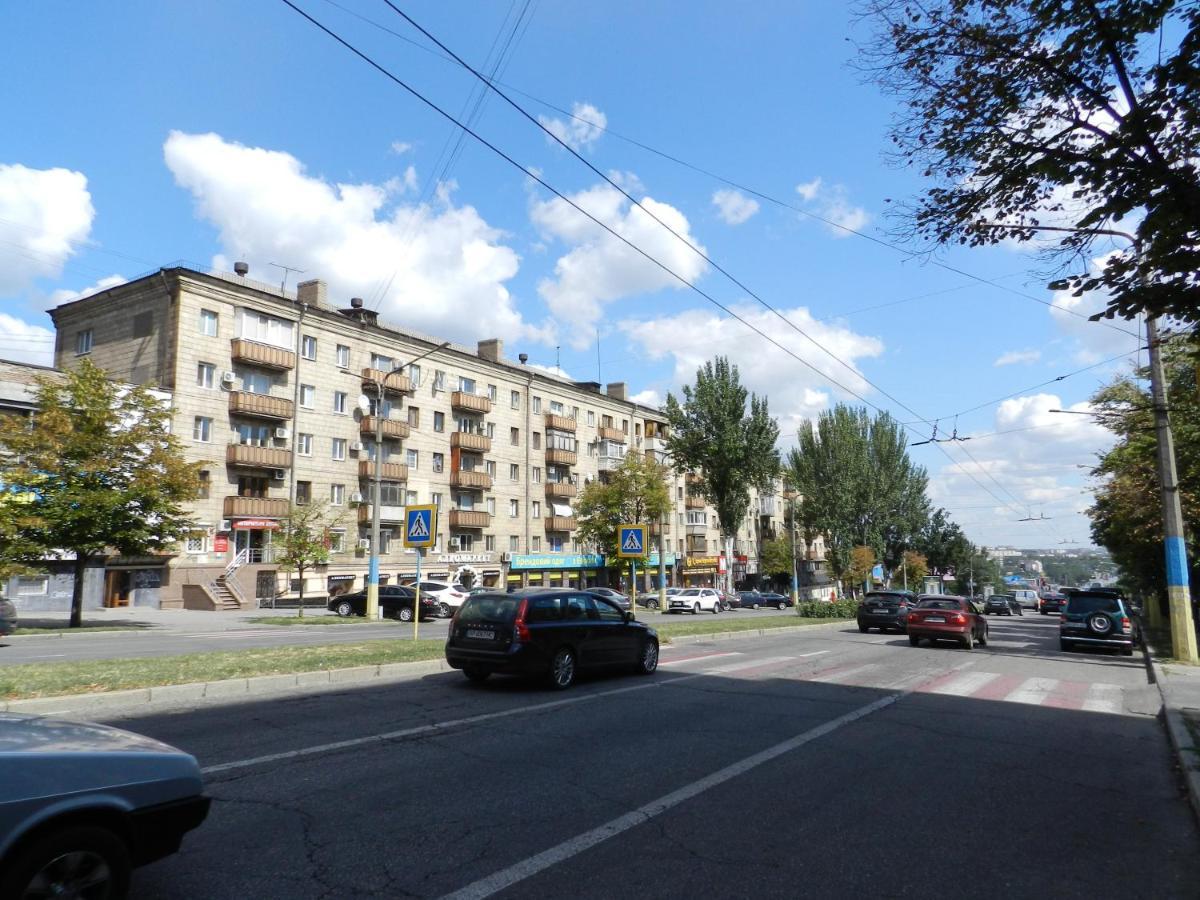 3-Room Apartment Near Inturist On Sobornyi Avenue 156, By Grandhome Zaporizhia Exteriér fotografie